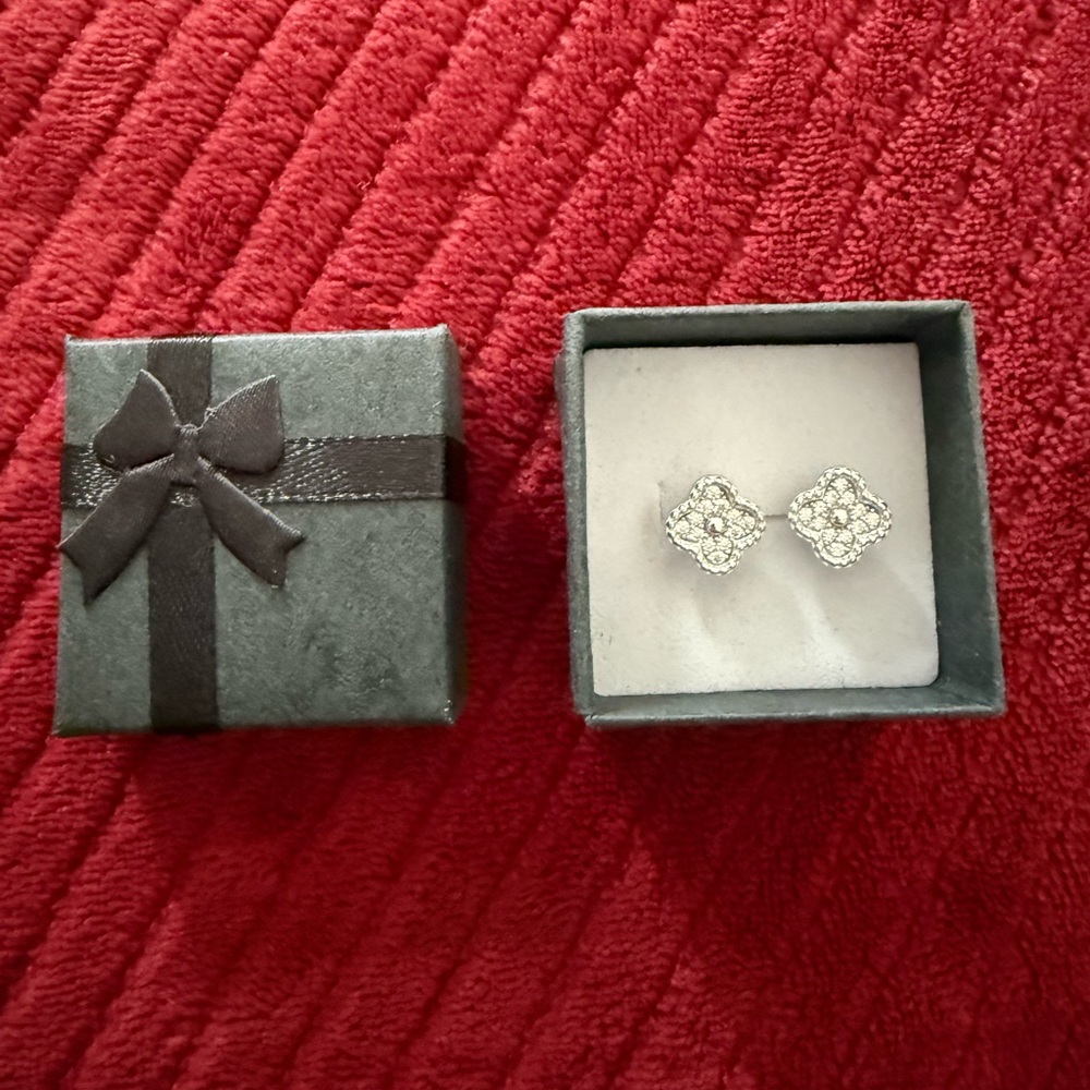 Moissanite Clover Earrings NEW in Sterling Silver with Box - Picture 6 of 6